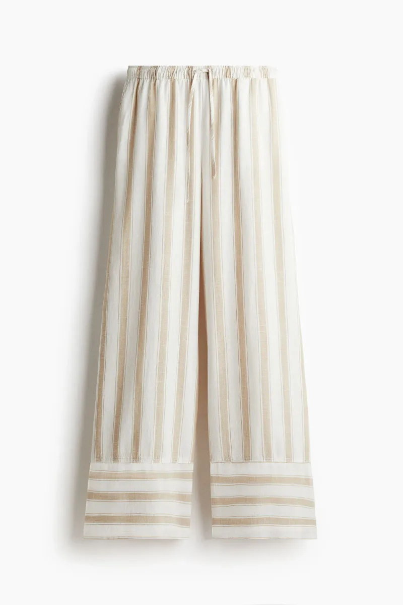 Calça em mescla de linho, com cordão de ajuste