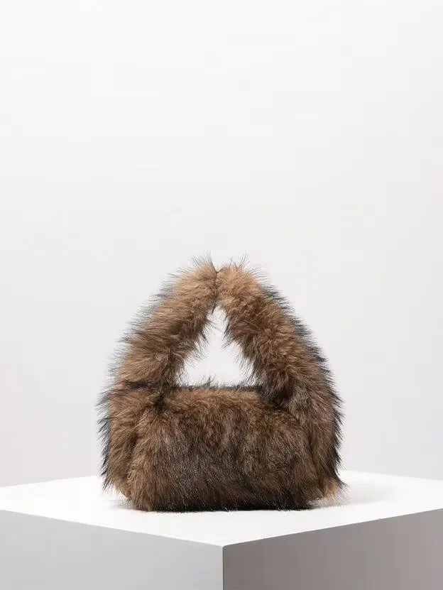 Bolsa transversal de pelúcia de cor sólida, estilo Y2K, bolsa feminina para o outono, carteira de viagem para meninas, bolsa de embreagem fofa com pingente para o inverno, bolsa de ombro (padrão aleatório)