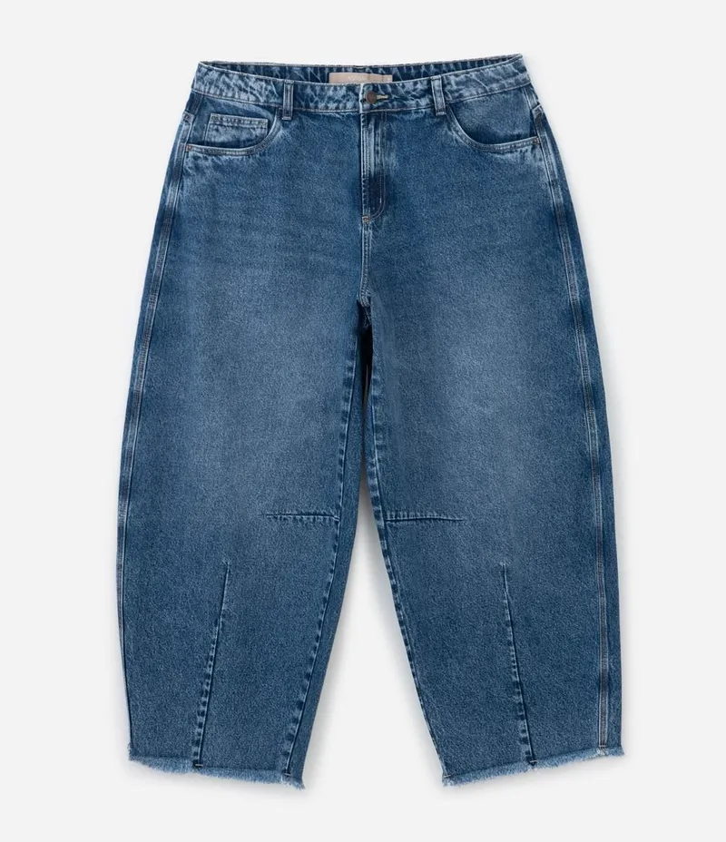 Calça Jeans Barrel com Barra Desfiada Curve & Plus Size Azul