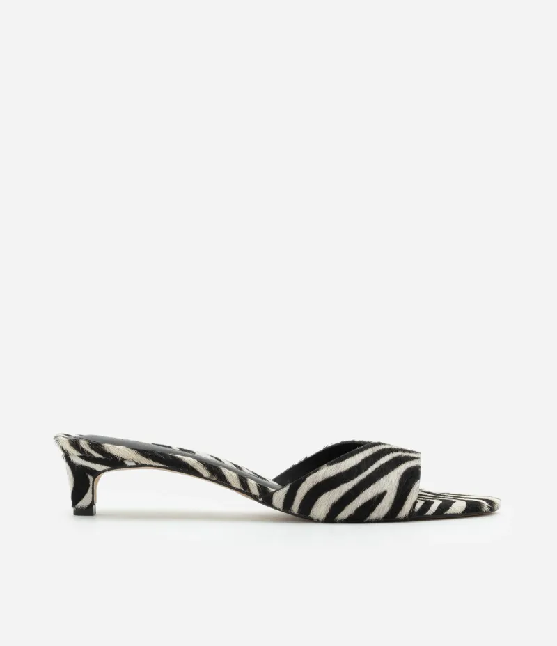 Sandália Mule em Couro com Estampa de Zebra Preto/Branco
