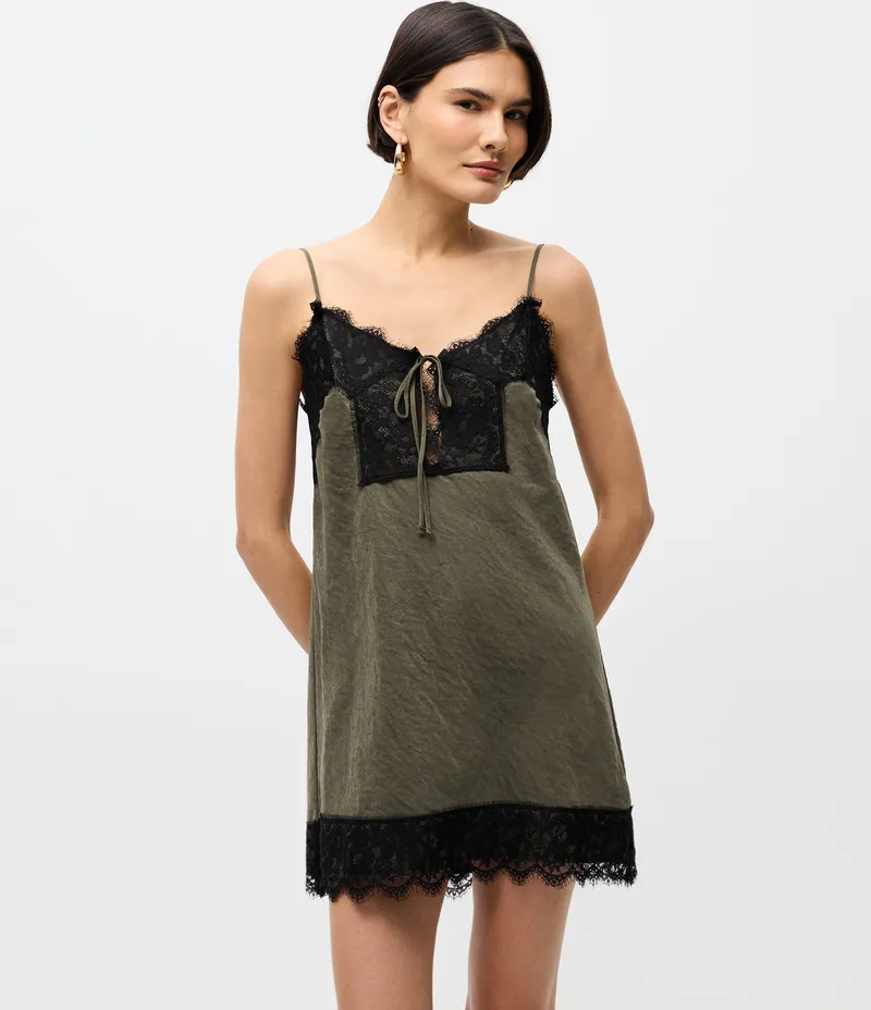Vestido Curto de Alcinha com Renda Cinza