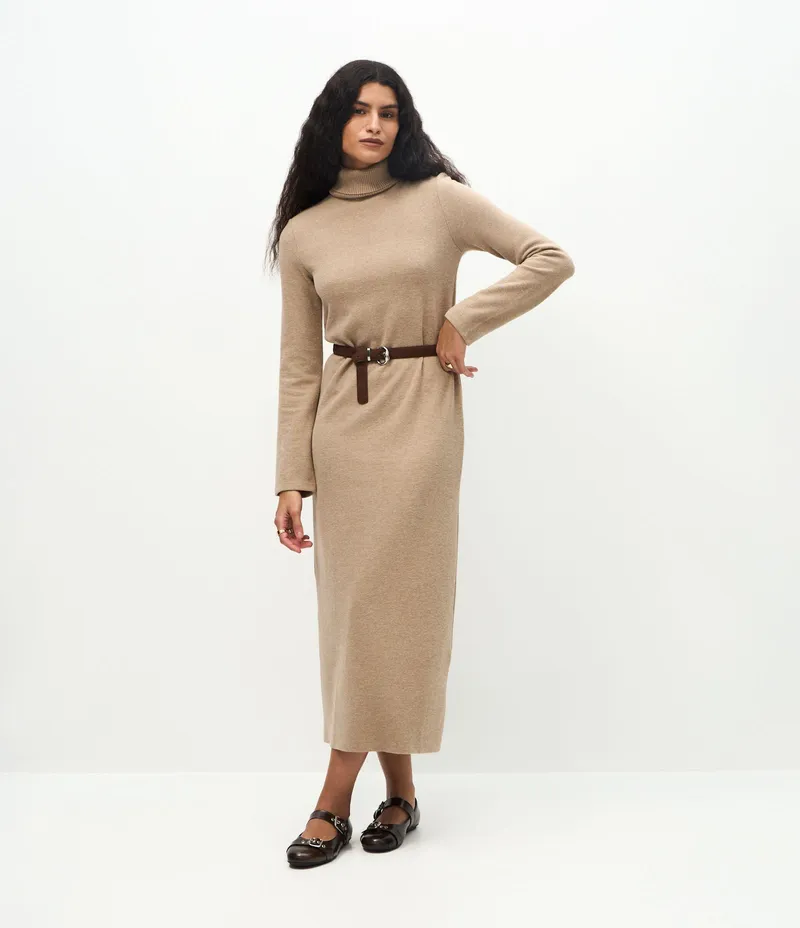 Vestido Long Midi com Gola Alta e Mangas Longas Bege