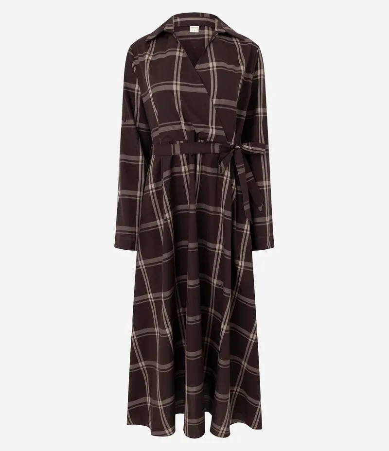 Vestido Longo com Decote Transpassado e Estampa Xadrez Marrom
