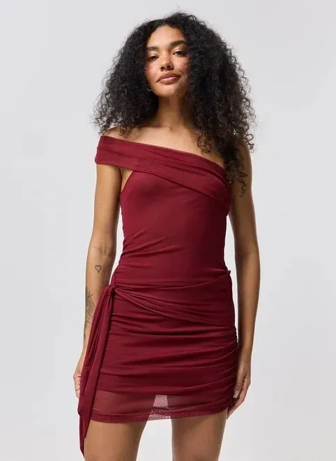 vestido curto tule com ponta