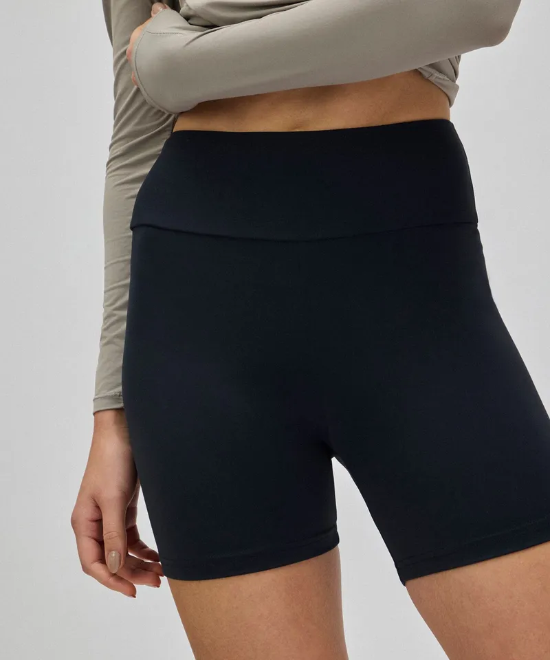 short feminino ciclista cintura alta butter touch preto