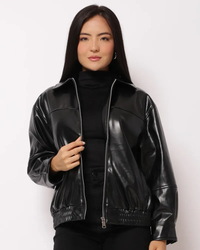 Jaqueta Feminina PU Oversized com Bolsos Preta