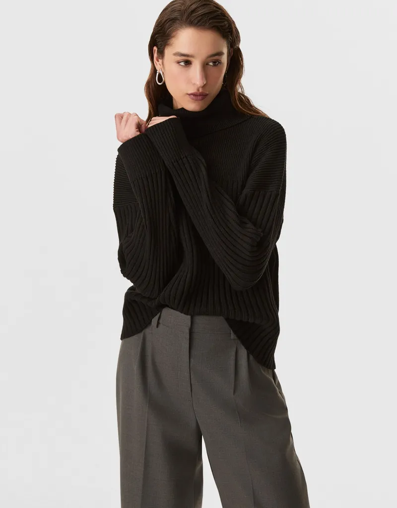 Blusa Tricot Canelada Gola Alta Preta