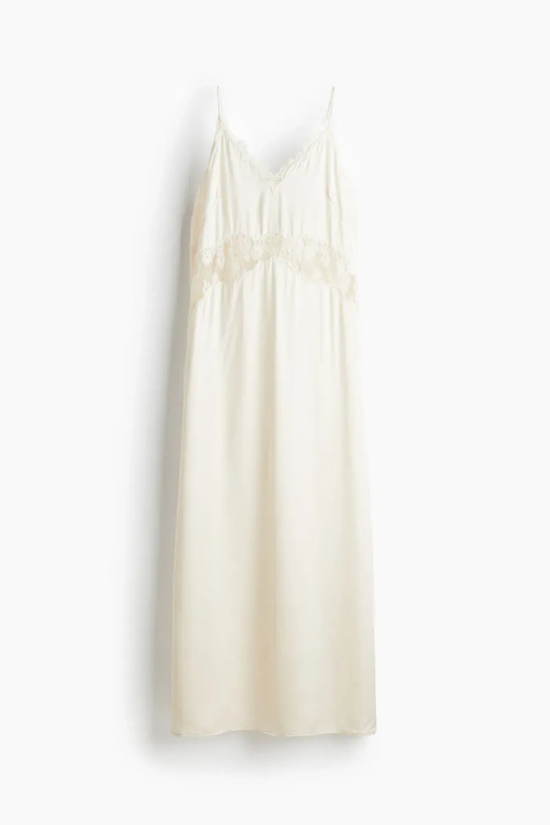 Vestido de alcinha roletê com faixas de renda