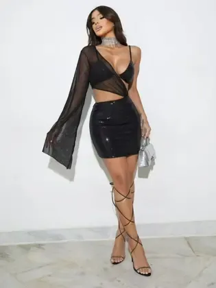 Vestido Curto Um Ombro Manga Em Tule E Saia Paete Cor:PretoTamanho:M - Innvista Moda