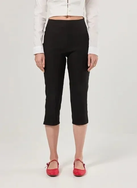 calça capri preta